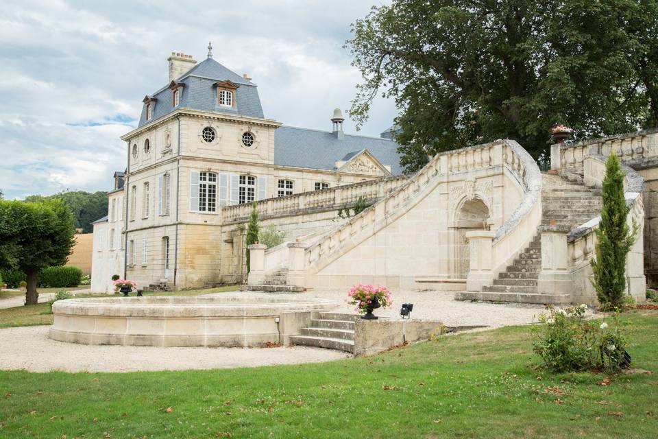 Façade du château de Serans